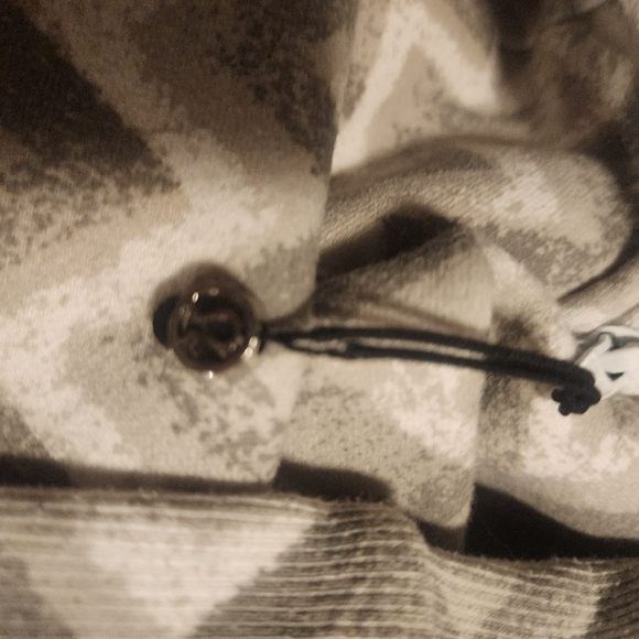 Lululemon Size 10 Gray Zigzag Hoodie - Picture 4 of 4